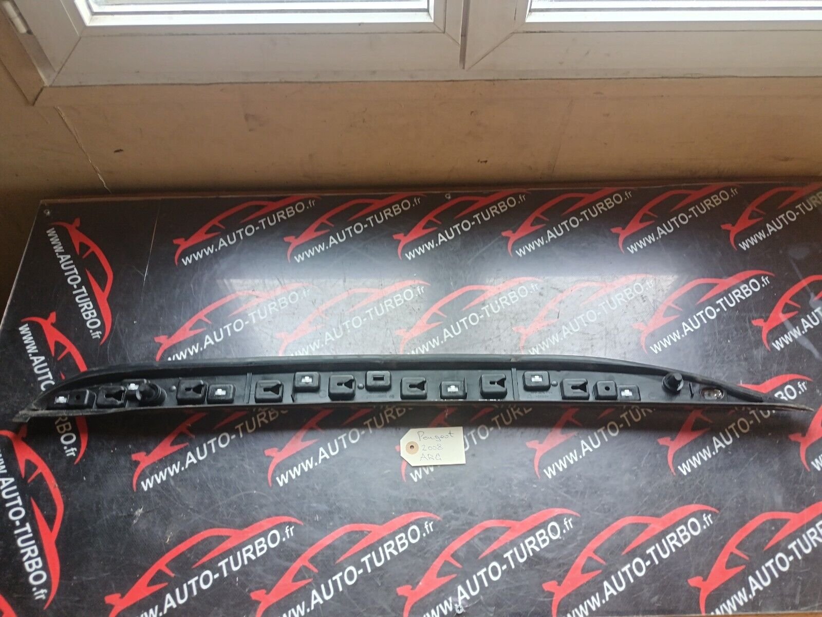 ENJOLIVEUR ARRIERE GAUCHE PEUGEOT 2008 1.6HDI 110CH REFERENCE: 9806404877