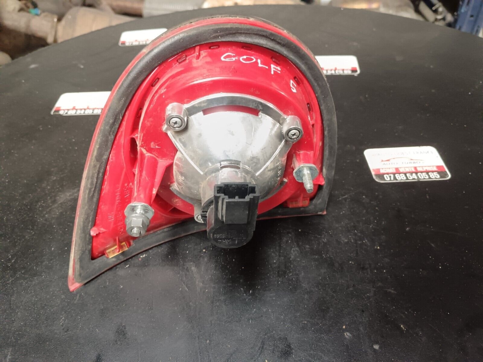 FEU ARRIERE DROT VOLKSWAGEN GOLFV REFERENCE: 1K6945094E