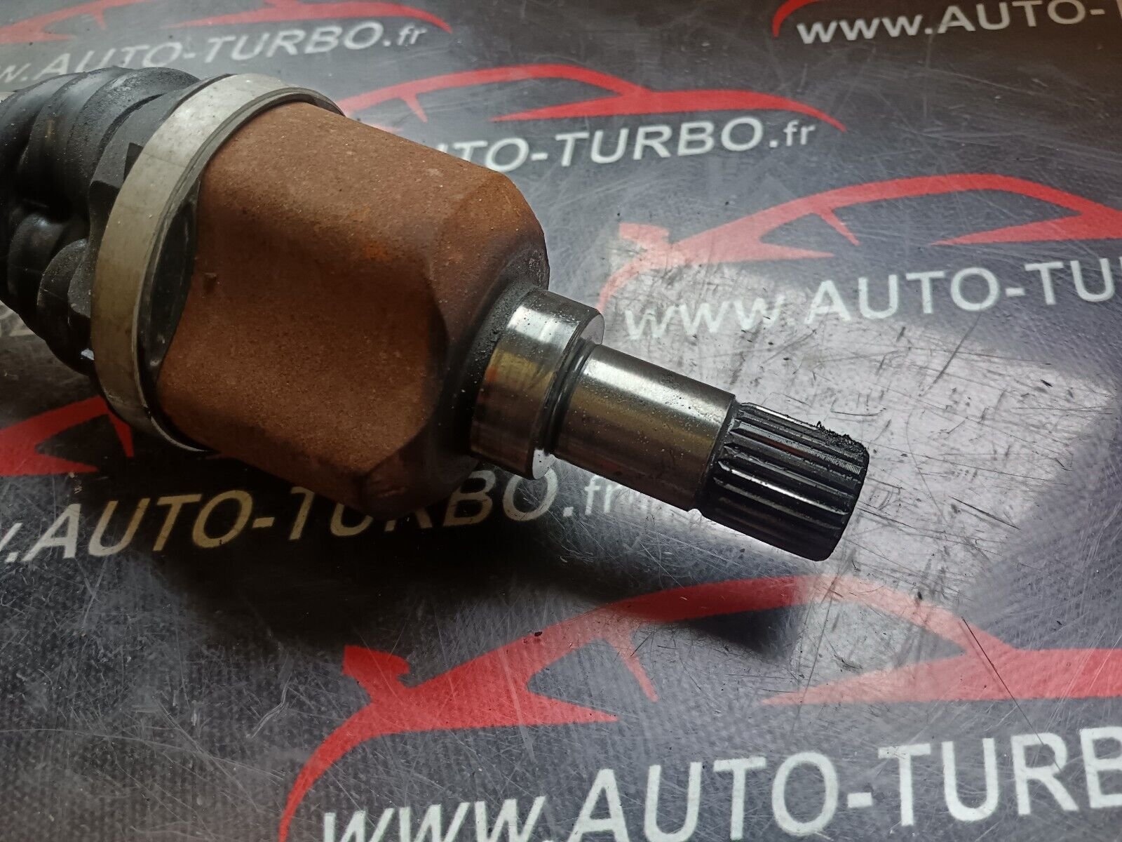 TRANSMISSION GAUCHE PEUGEOT 2008 1.6HDI 110CH REFERENCE: 9684134780