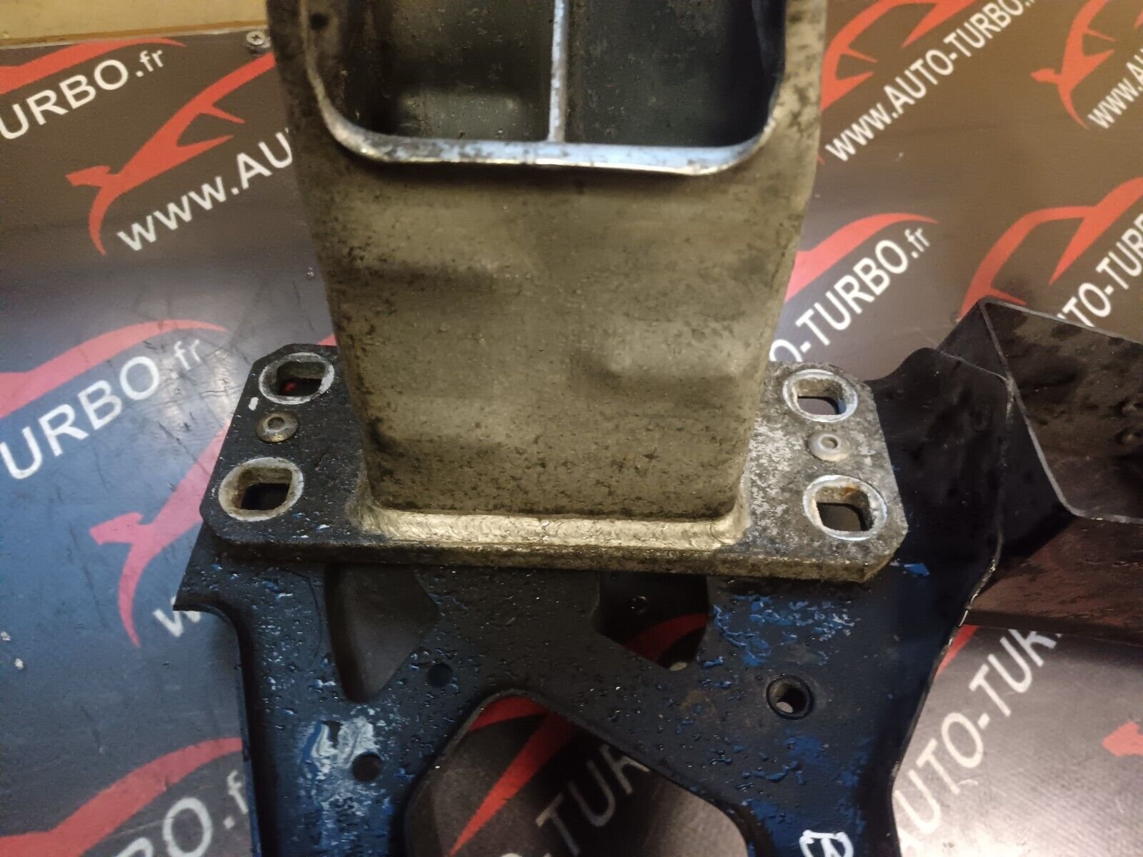 SUPPORT PHARES GAUCHE BMW 525 E60 REFERENCE: 7163483