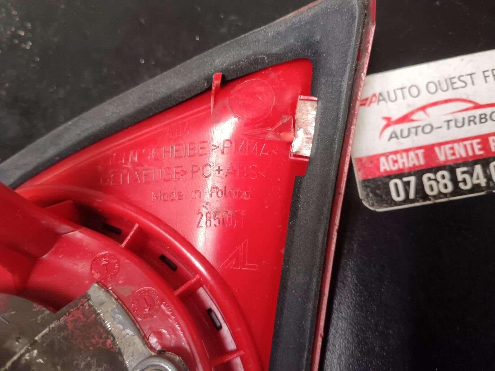 FEU ARRIERE GAUCHE VOLKSWAGEN GOLFV REFERENCE: 285001