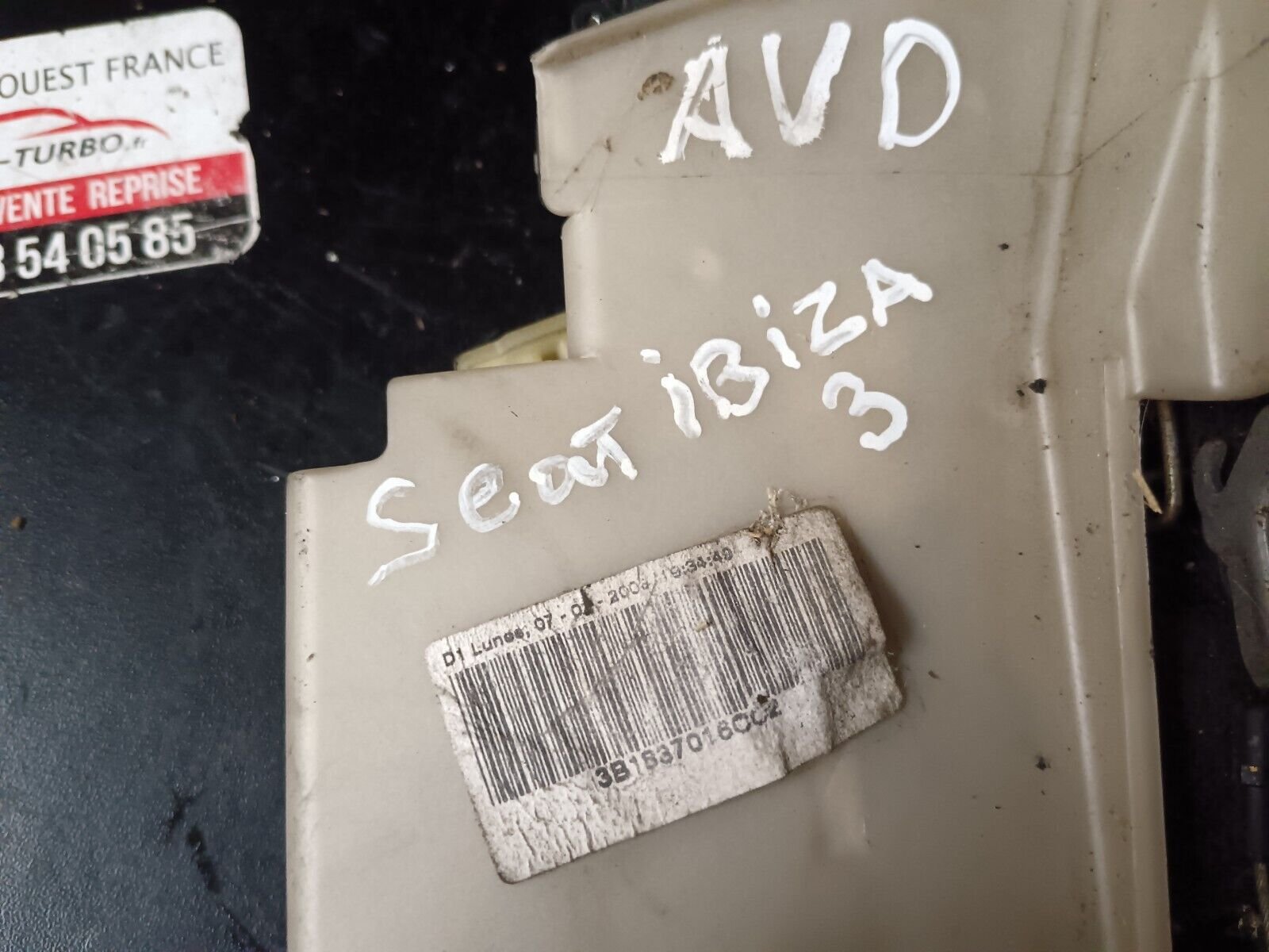 SERRURE DE PORTE AVANT DROIT SEAT IBIZA 3 TOLEDO REFERENCE: 3B183701