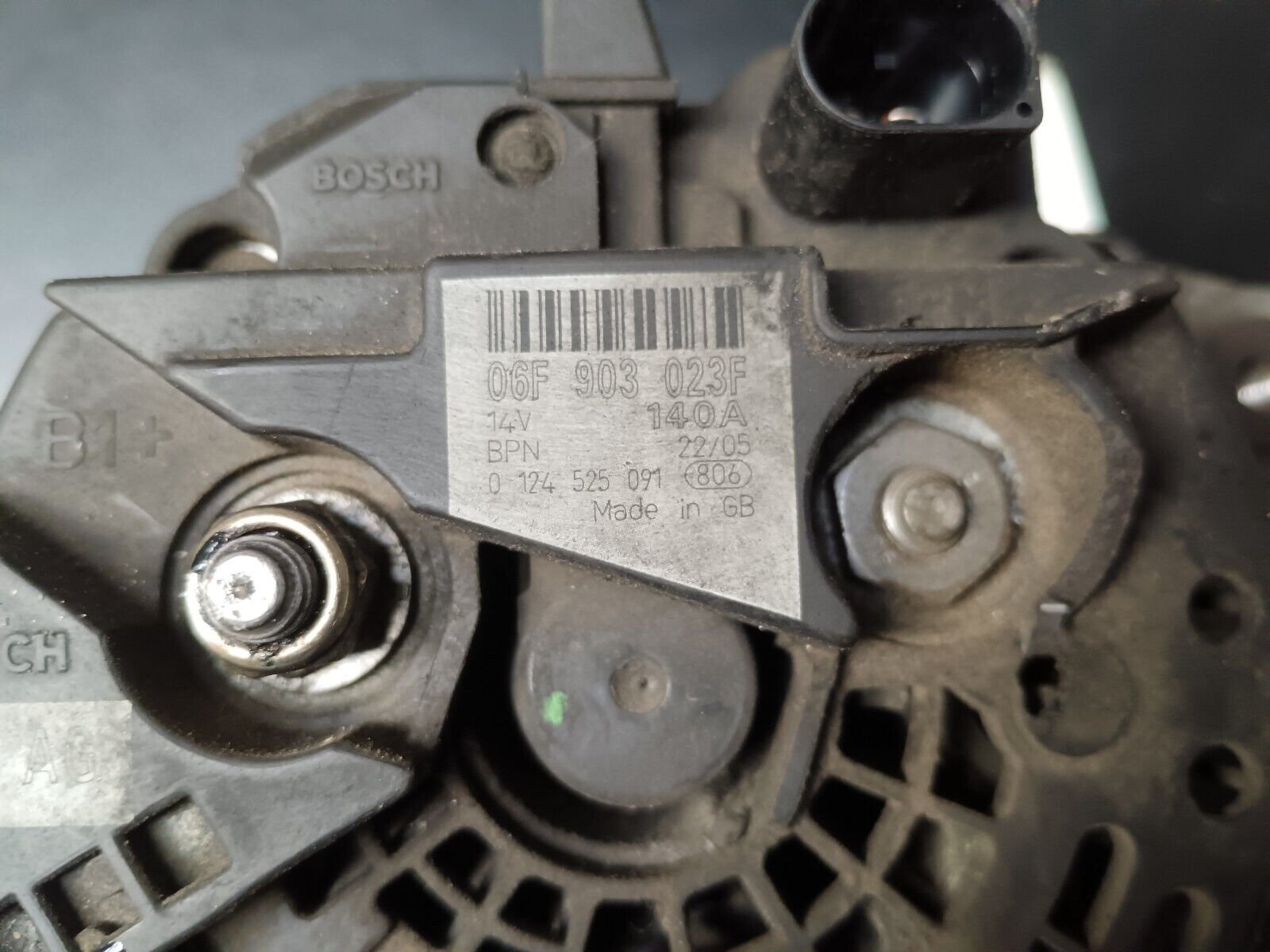 ALTERNATEUR VOLKSWAGEN GOLFV REFERENCE: 06F903023F
