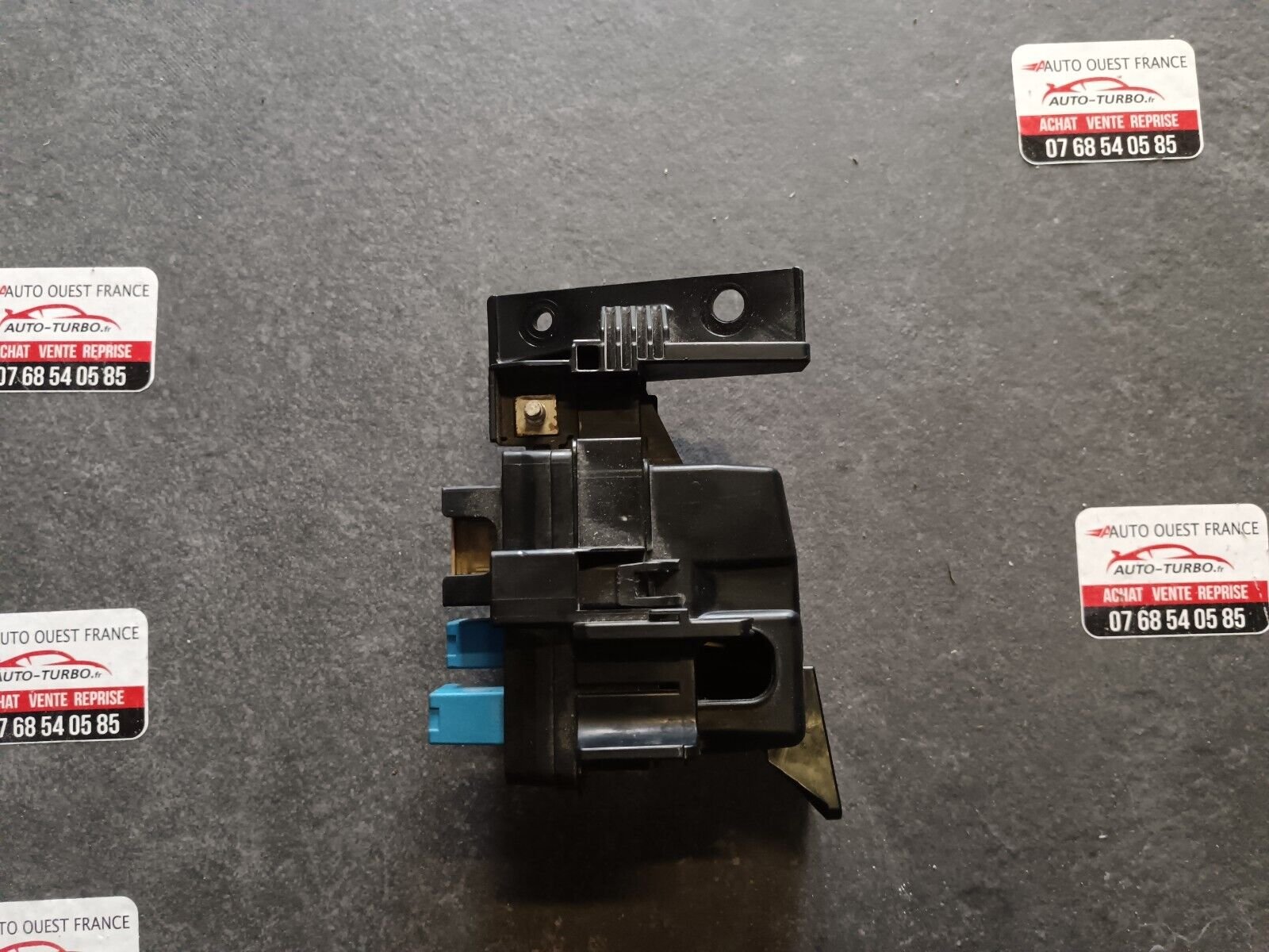 BOITIER FUSIBLES  RENAULT MEGAN SCENIC3 REFERENCE: 243880001R