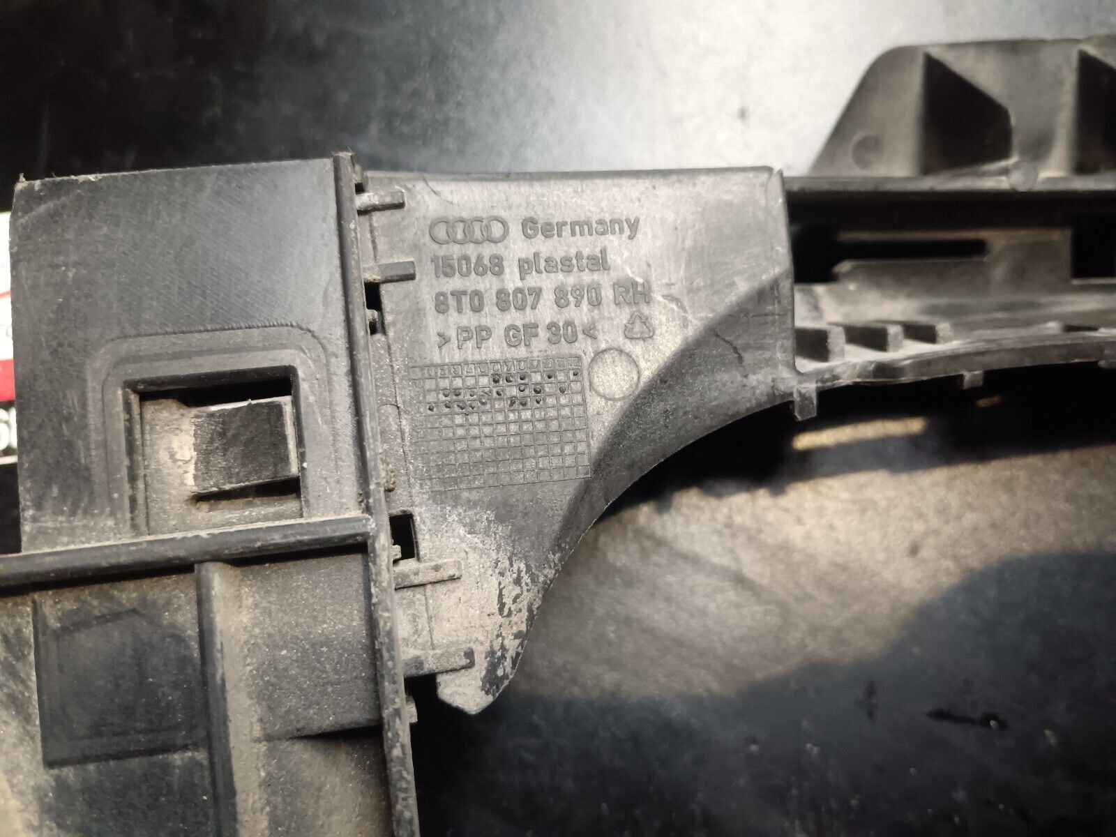 SUPPORT PARE CHOC ARRIERE DROIT AUDI A5 REFERENCE: 8T0807454