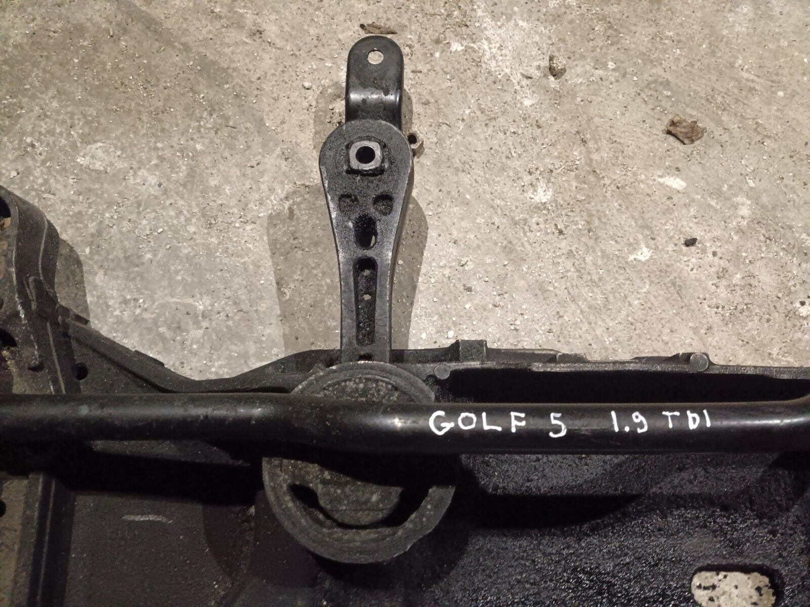 BERCEAU ESSIEU VOLKSWAGEN GOLF V REFERENCE: 1K0199369