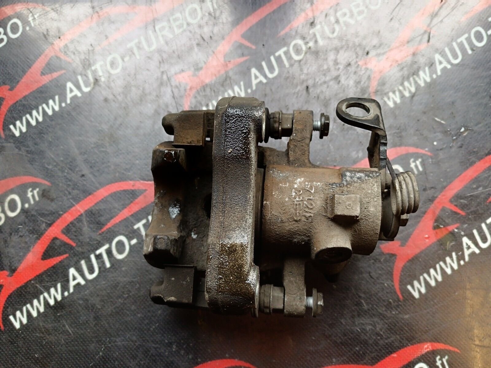 ETRIER ARRIERE GAUCHE PEUGEOT 2008 1.6eHDI 96CH