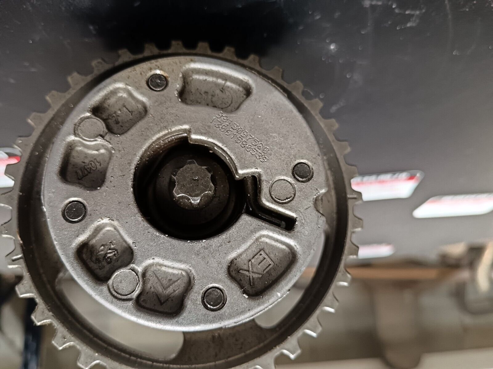 ARBRE A CAME AVEC POULIE PSA 1.2 VTI REFERENCE: 9813097580