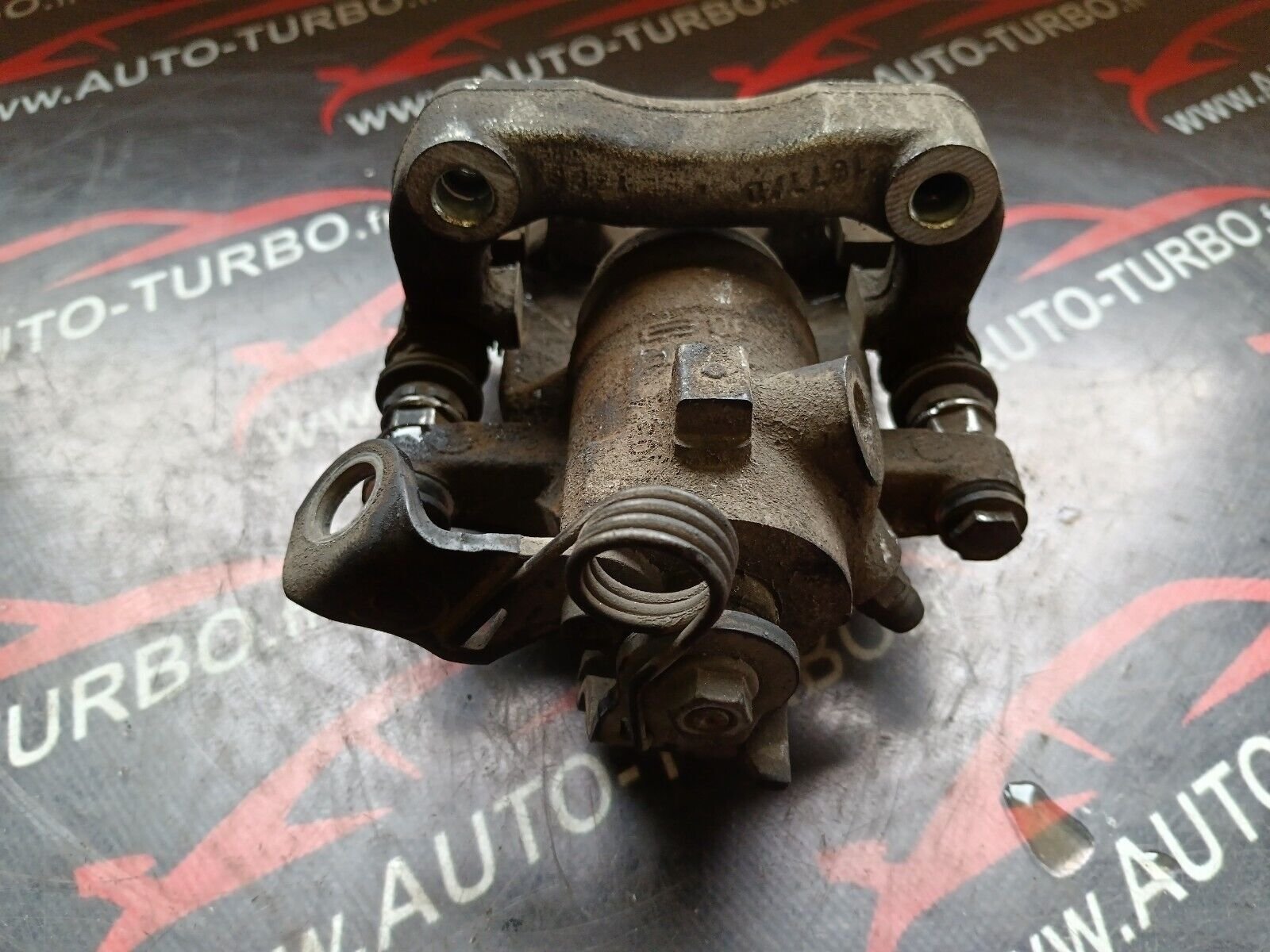 ETRIER ARRIERE DROIT PEUGEOT 2008 1.6eHDI 96CH