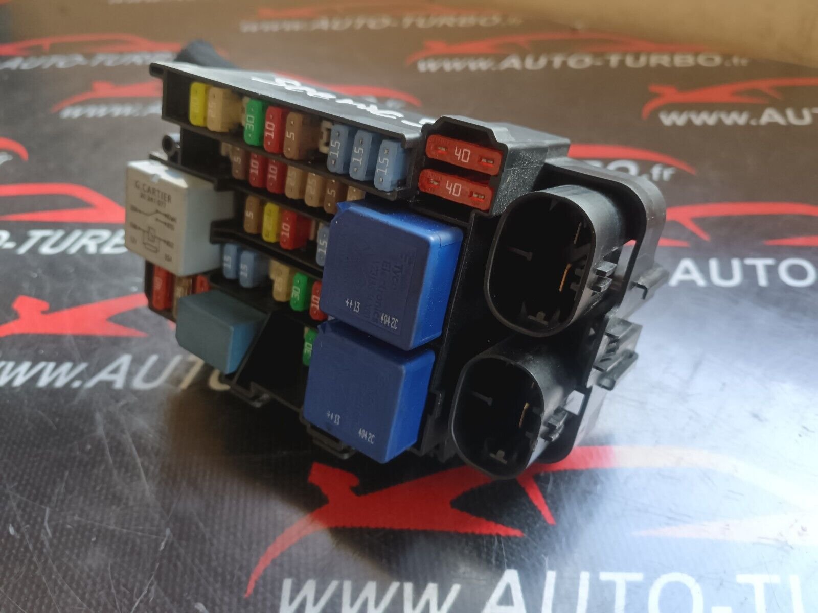 BOITIER A FUSIBLES RENAULT MEGANE 3 SCENIC 3 REFERENCE: 1801330