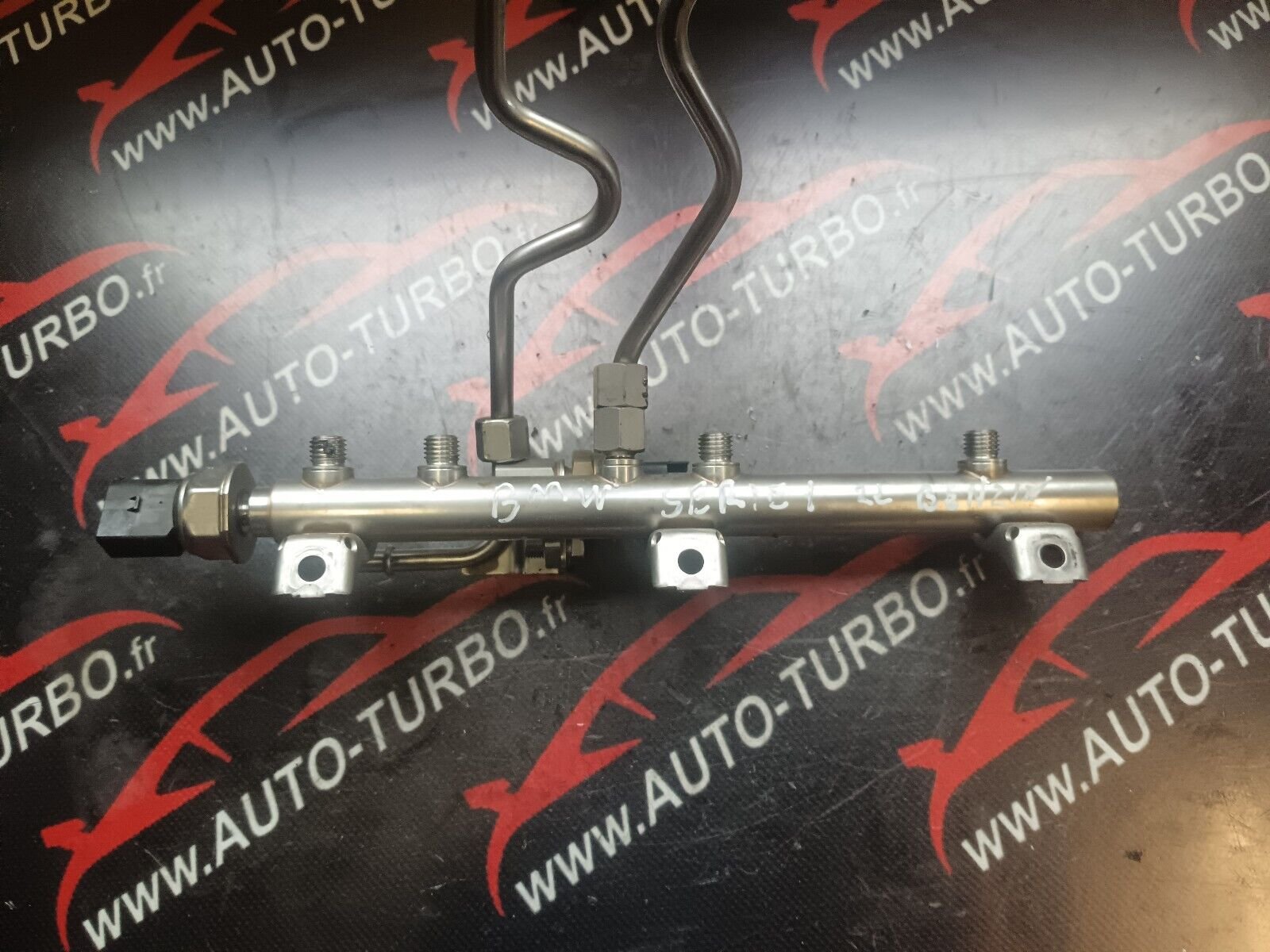 RAMPE D'INJECTION BMW SERIE 1 E87  120i REFERENCE: 7537319