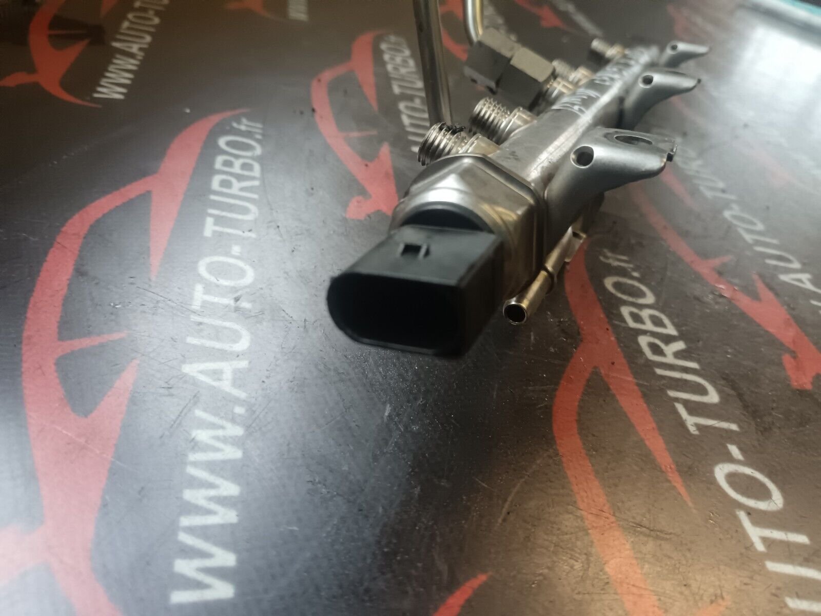 RAMPE D'INJECTION BMW SERIE 1 E87  120i REFERENCE: 7537319