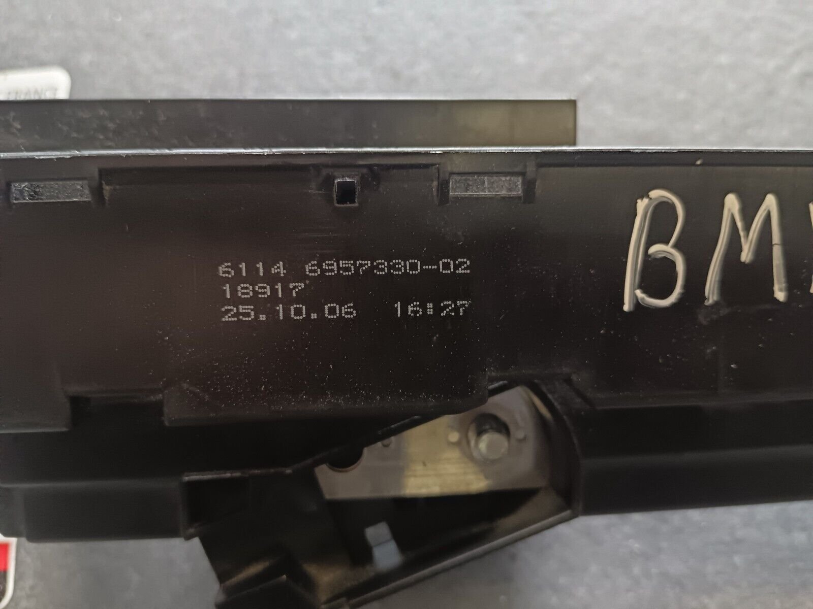 BOITIER FUSIBLES BMW 525D E60 REFERENCE: 695733002