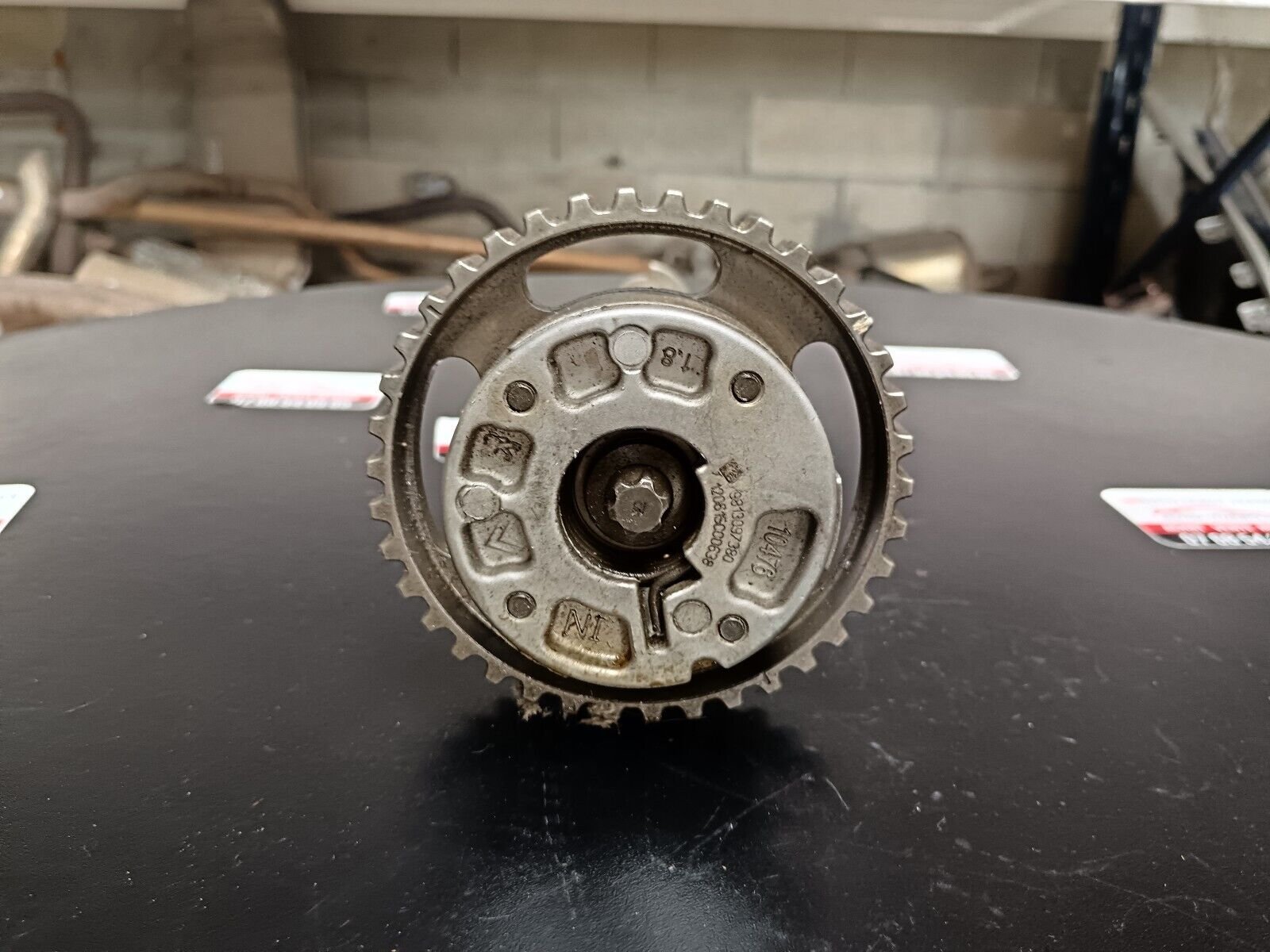 ARBRE A CAME AVEC POULIE PSA 1.2 VTI REFERENCE: 9813097380