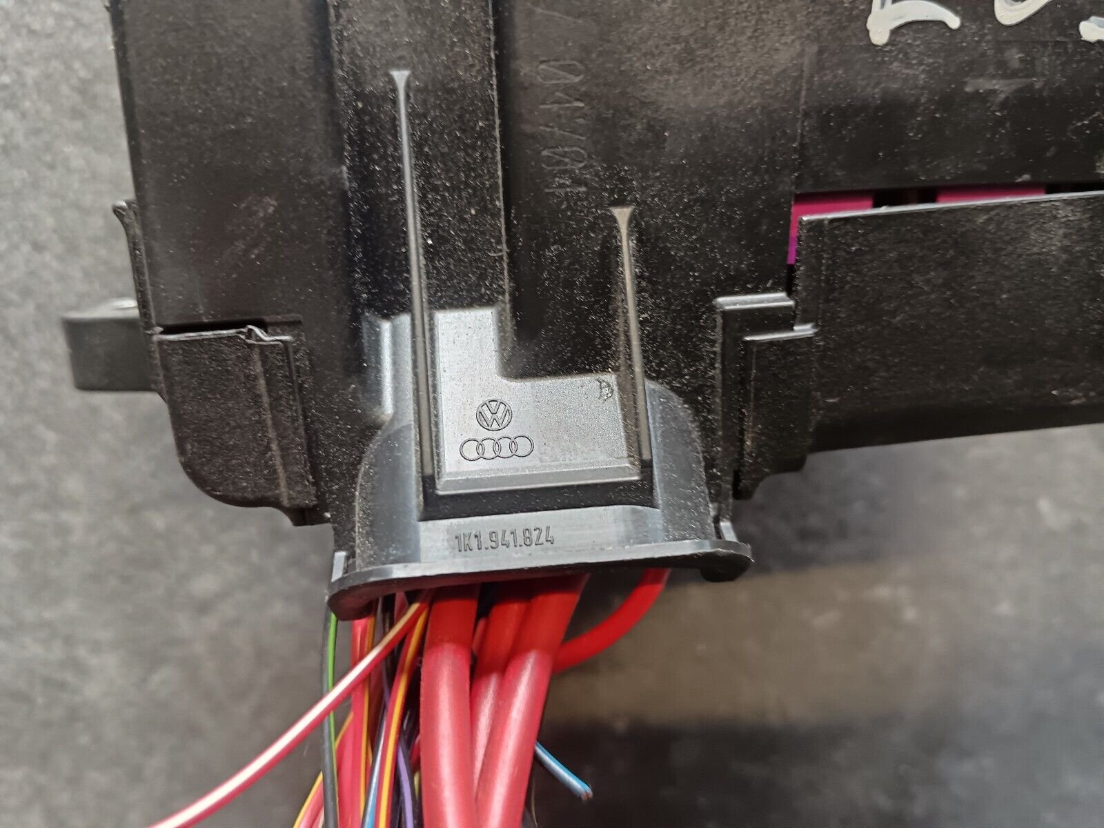 BOITIER FUSIBLES VOLKSWAGEN EOS, SEAT LEON REFERENCE: 1K1941824