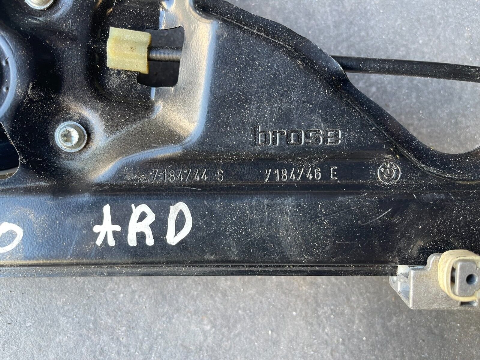 SYSTEME LEVE VITRE ARRIERE DROIT BMW E60 REFERENCE: 7184746