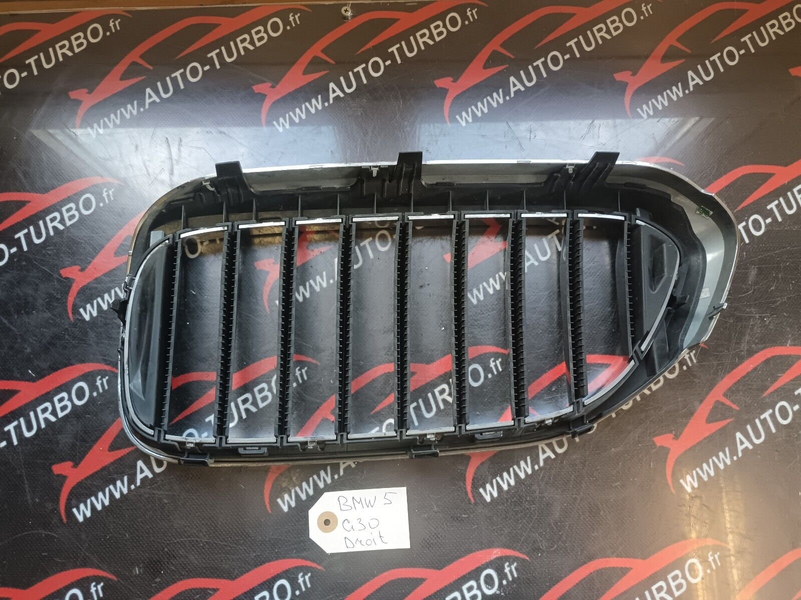 GRILLE CALANDRE DROIT BMW 5 G30 REFERENCE: 7390866
