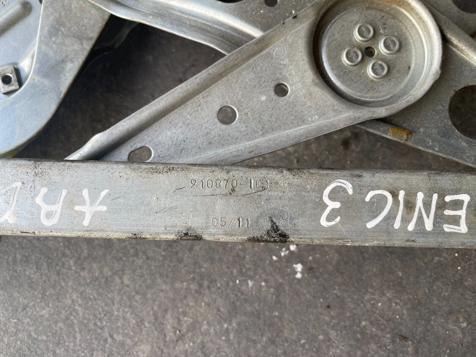 SYSTEME LEVE VITRE  RENAULT SCENIC 3 ARRIERE DROIT REFERENCE: 910870-101