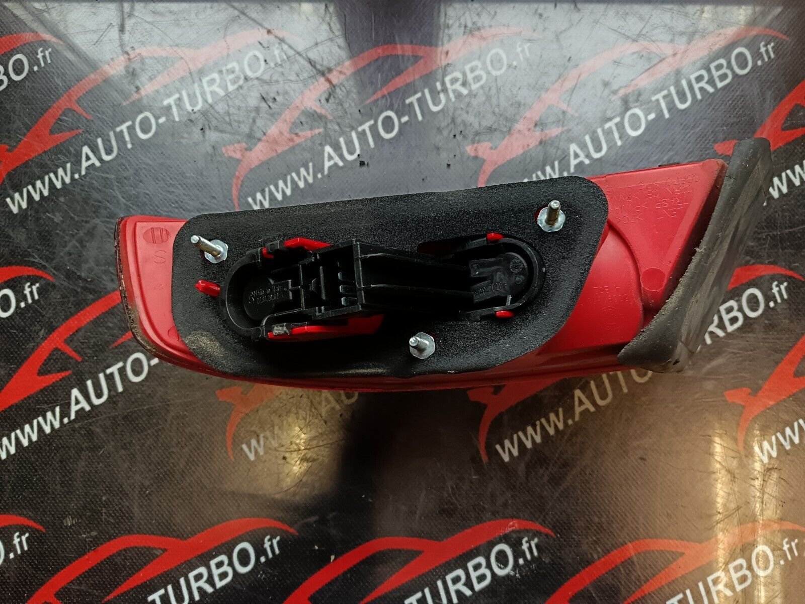 FEU ARRIERE GAUCHE ALFA ROMEO 159 REFERENCE: 60691365