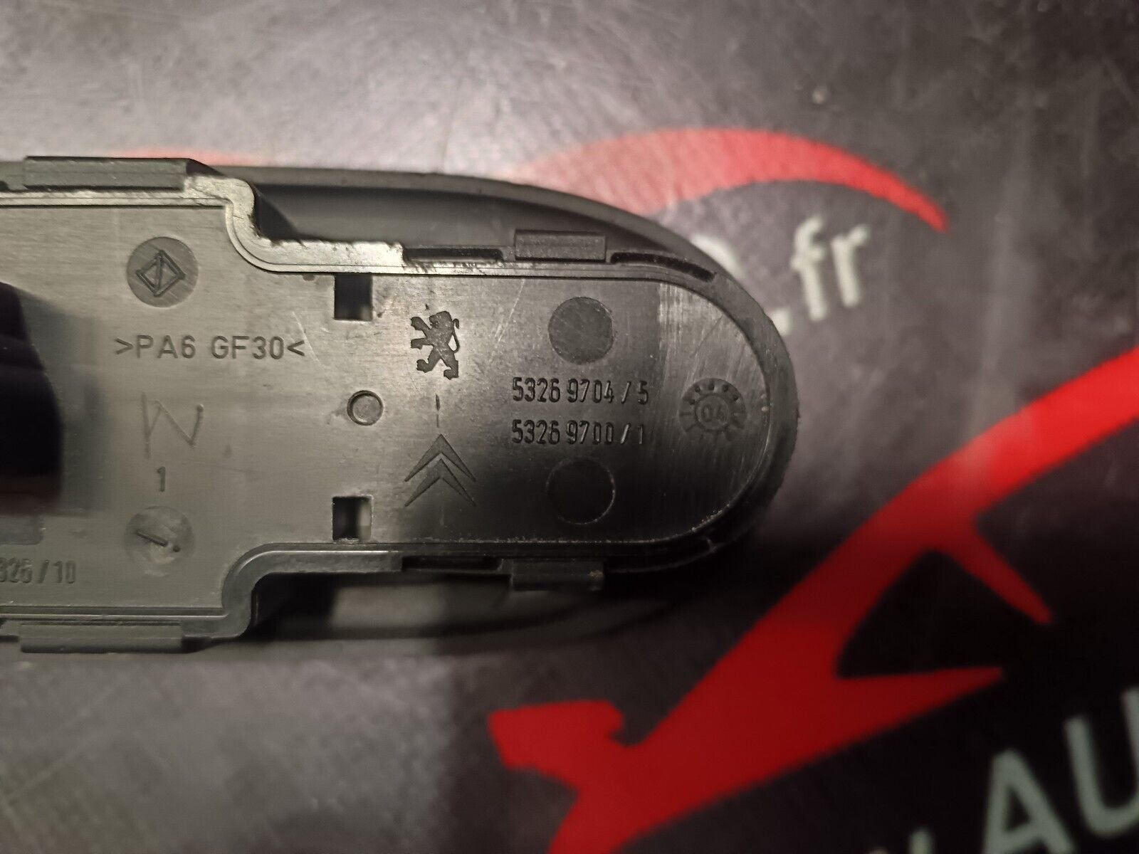 COMMANDE BOUTONS LEVE VITRE AVANT GAUCHE PEUGEOT 407 REFERENCE: 53269704