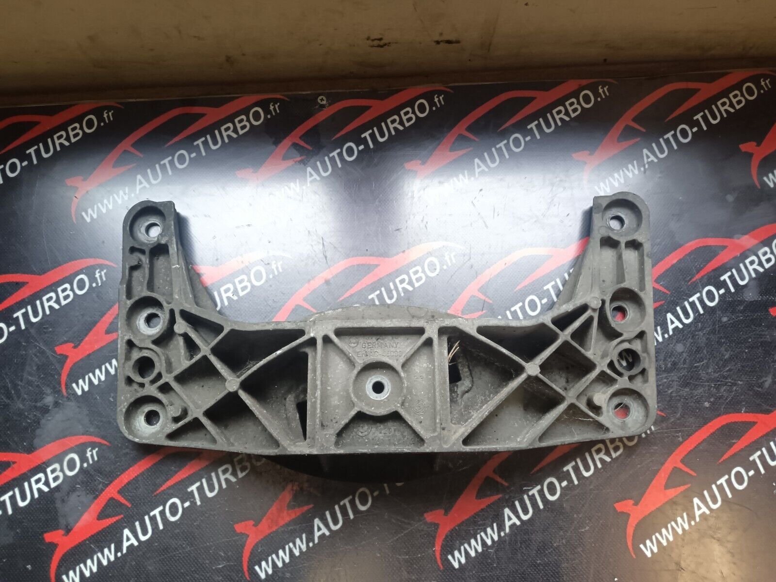 SUPPORT DE MONTAGE DE BOIT DE VITESSES BMW 525D E60 REFERNCE: 6761106