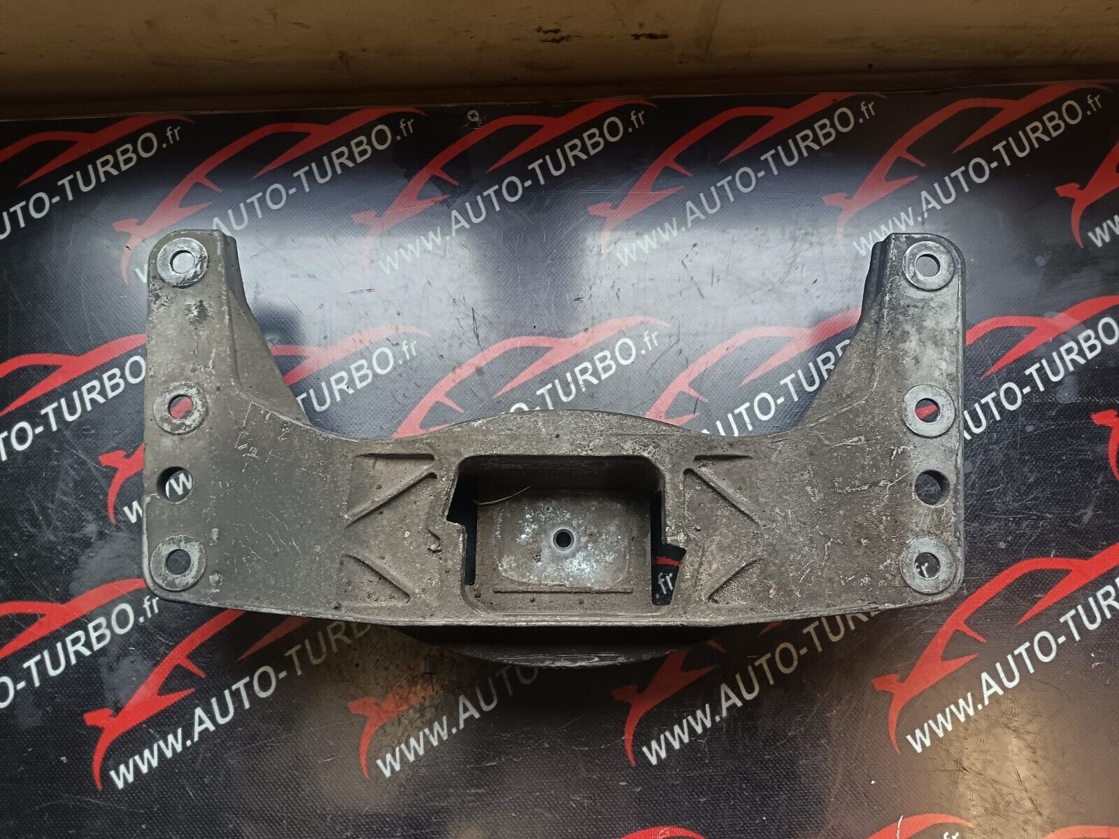 SUPPORT DE MONTAGE DE BOIT DE VITESSES BMW 525D E60 REFERNCE: 6761106