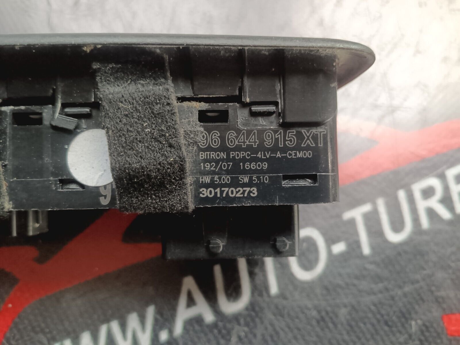 COMMANDE LEVE VITRE AVANT GAUCHE PEUGEOT 308 REFERENCE: 96644915