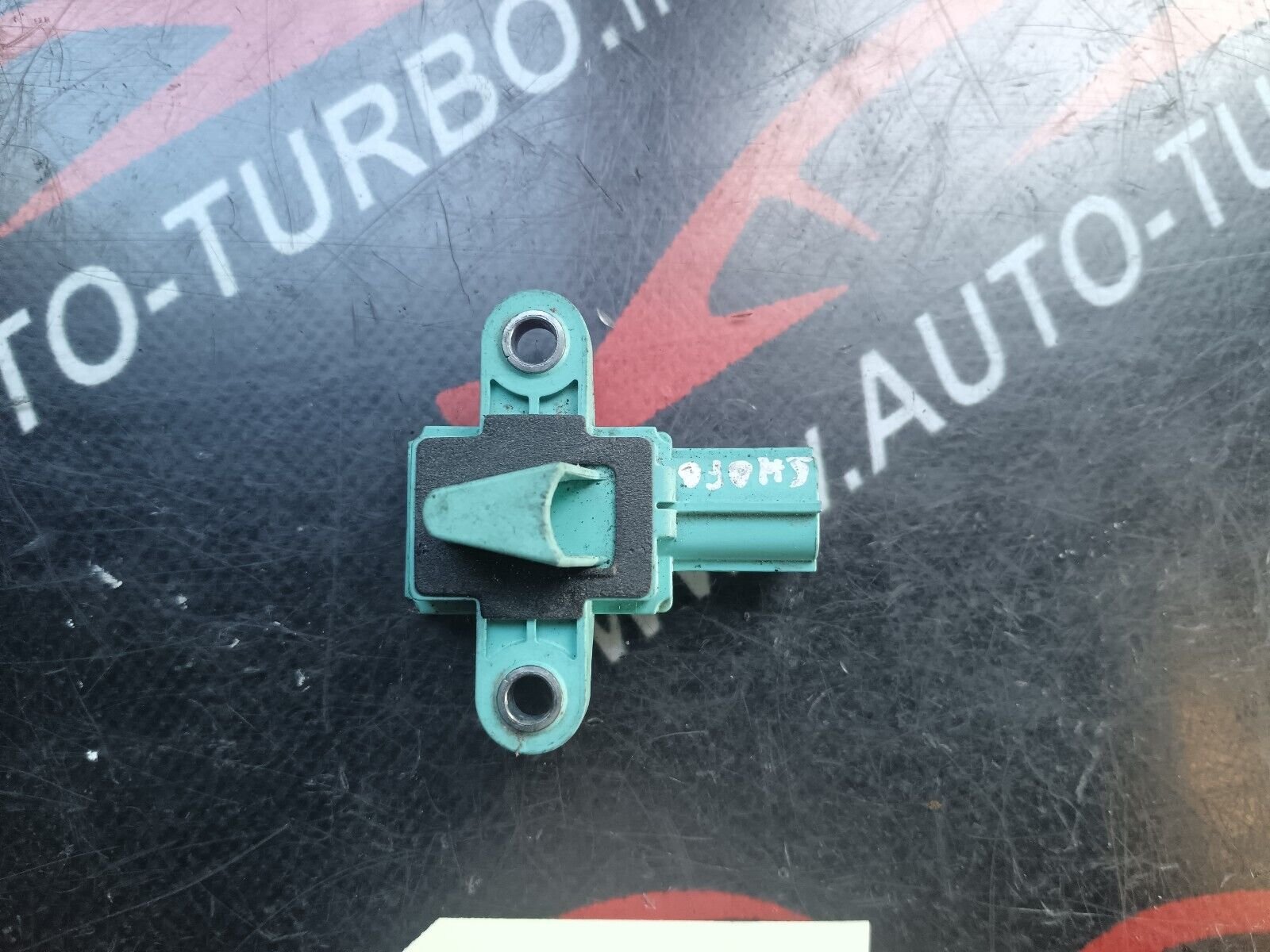 CAPTEUR AIRBAG AUDI AVANT GAUCHE A 5 REFERENCE: 8K0955557