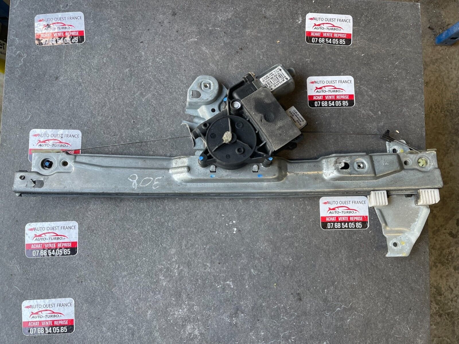 SYSTEME LEVE VITRE AVANT GAUCHE PEUGEOT 308 REFERENCE: 9657247680