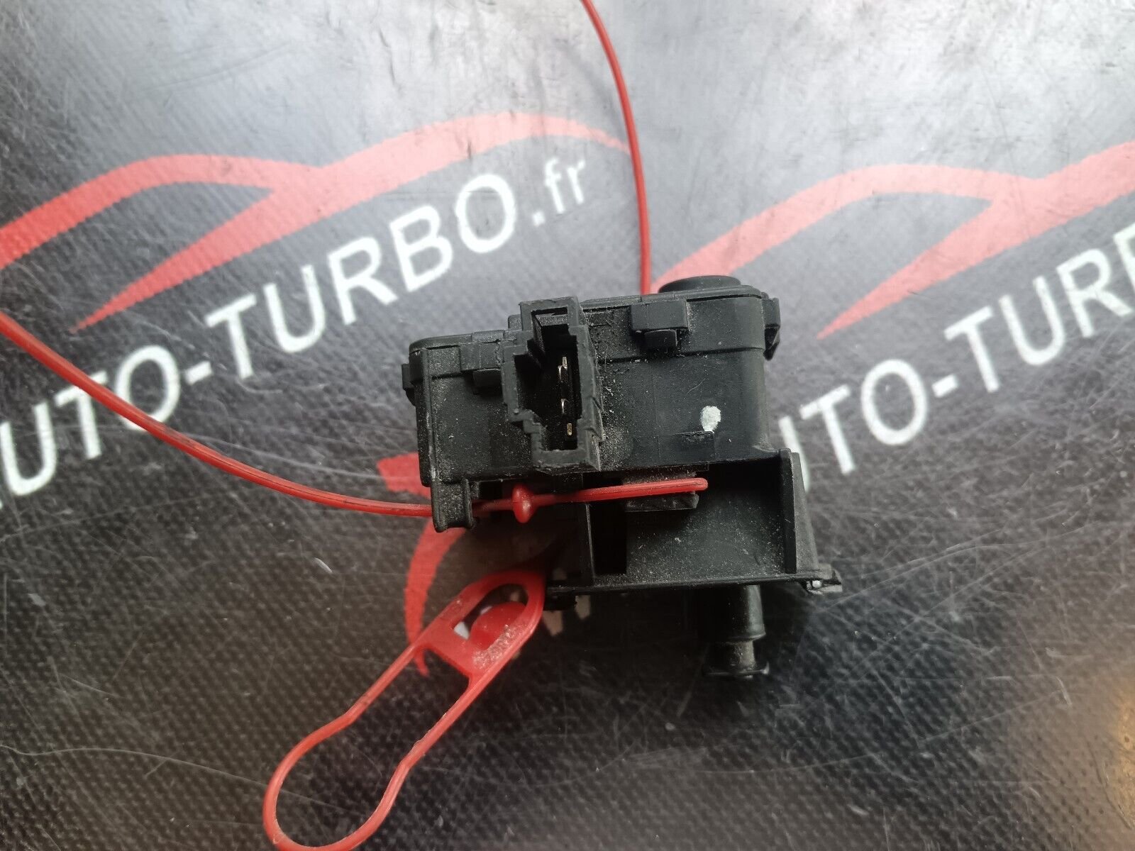 MECHANISME DE VERROILLAGE DE LA TRAPPE  AUDI A5 REFERENCE: 8K0862153