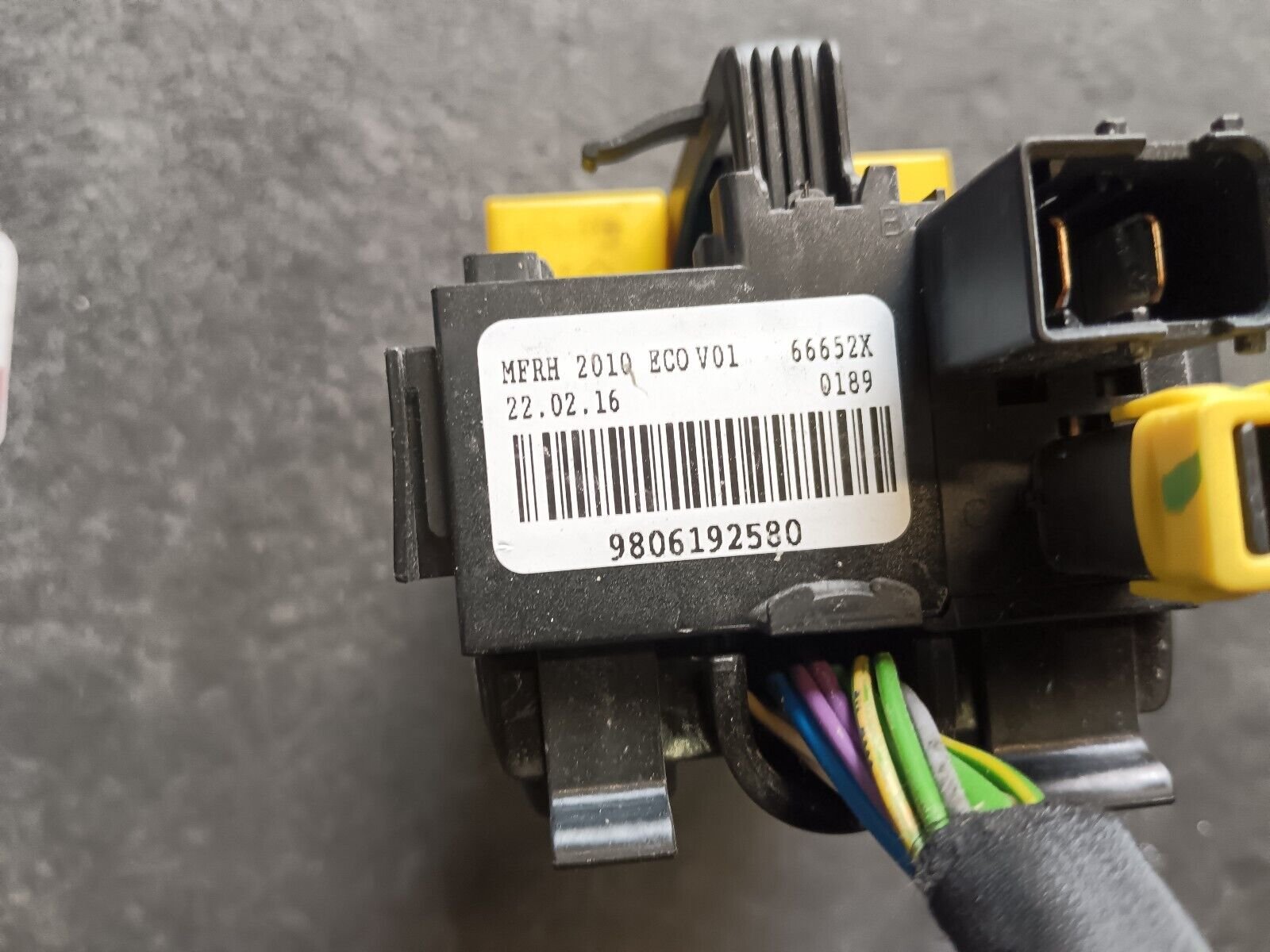 BOITIER FUSIBLES PSA BLUEHDI PEUGEOT 308II SW REFERENCE: 9806192580