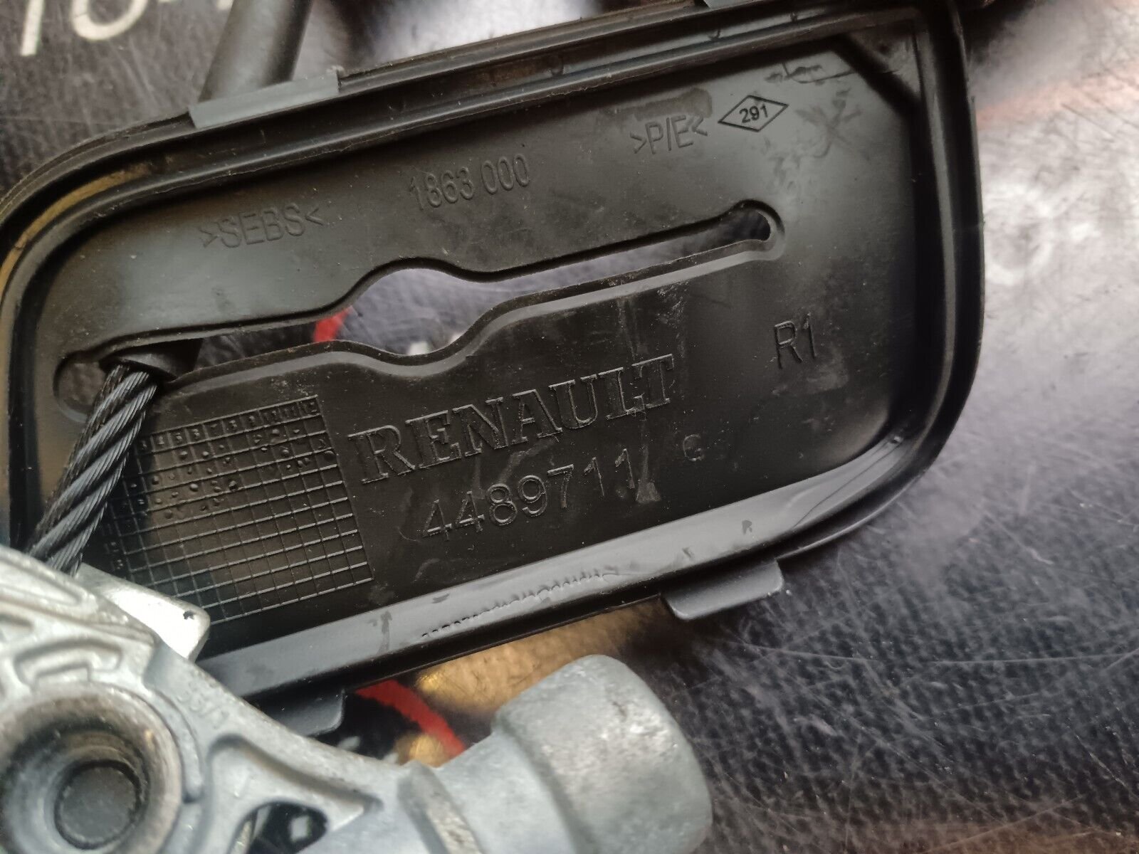 CEINTURE DE SECURIUTE AVANT DROIT  RENAULT SCENIC 3 REFERENCE: 5507746