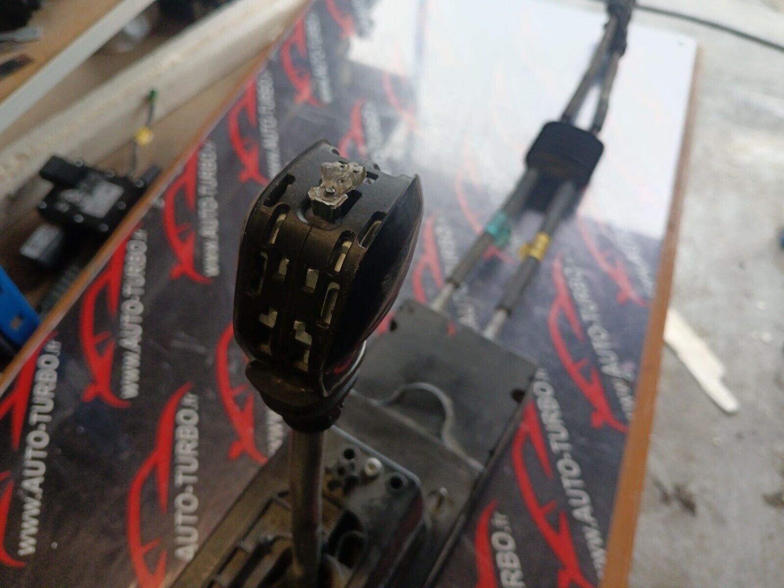 LEVIER DE VITESSE PEUGEOT 308SW 2 REFERENCE: 9806936580