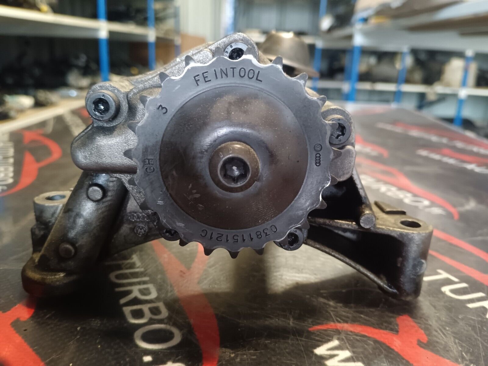 POMPE A HUILE VOLKSWAGEN 2.0TDI REFERENCE: 038115121C