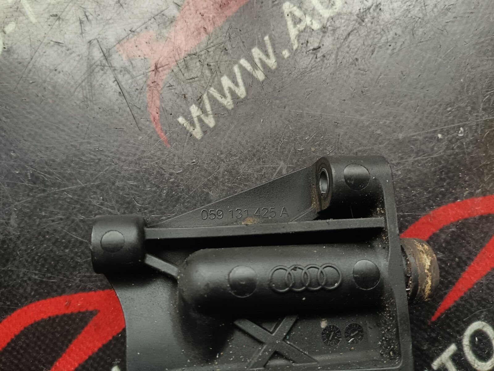 SUPPORT DE RACCORDEMENT D'EAU AUDI A5 3.0 245CH REFERENCE: 059131425A