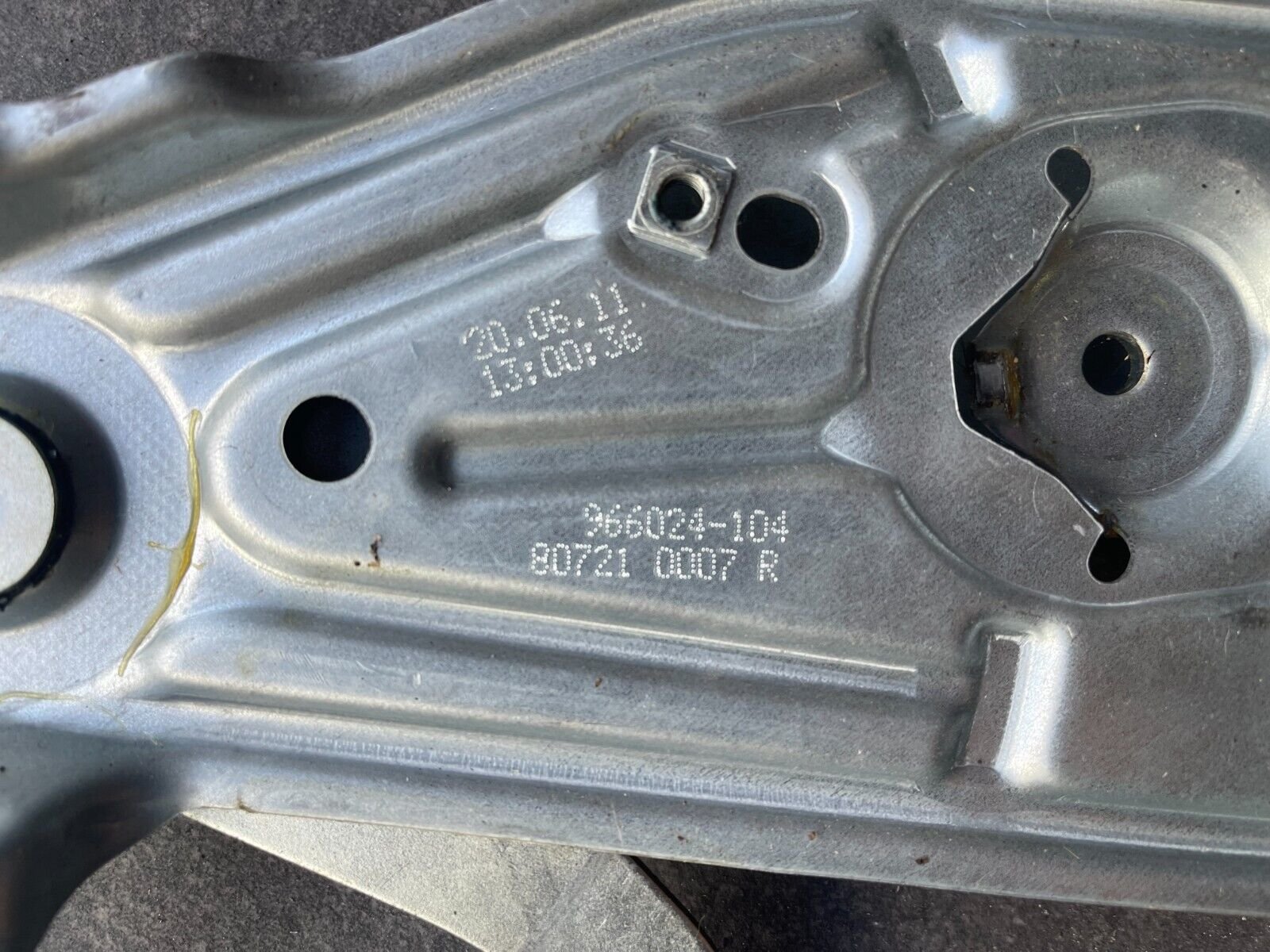 SYSTEME LEVE VITRE  RENAULT SCENIC 3 AVANT GAUCHE REFERENCE: 966024-104