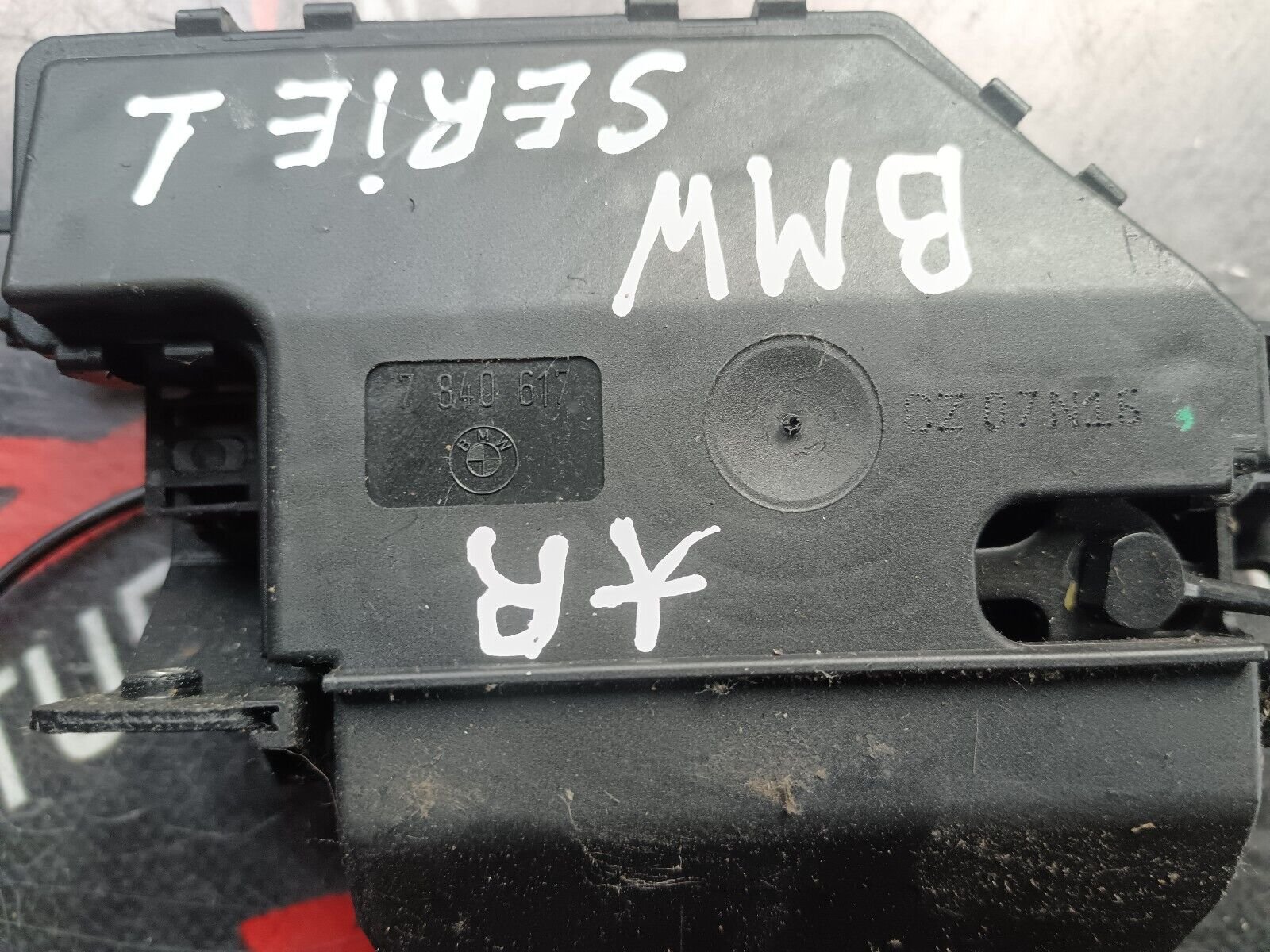 SERRURE DE HAYON BMW SERIE 1 REFERENCE: 7840617