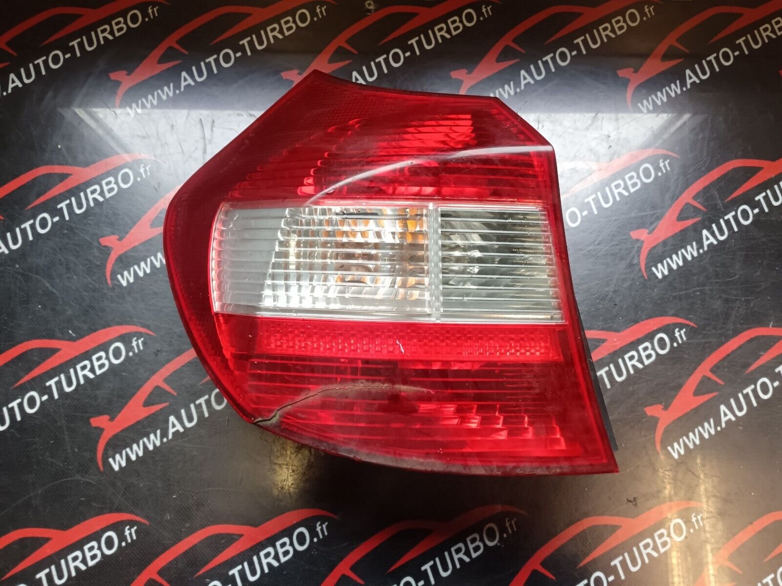 FEU ARRIERE GAUCHE ABIME BMW SERIE 1 REFERENCE: 0397035