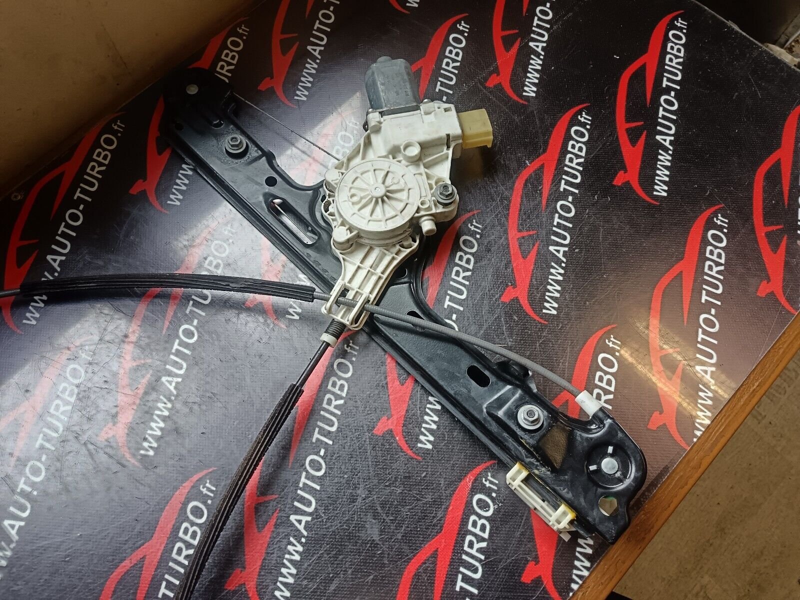 SYSTEME MOTEUR LEVE VITRE AVANT DROITE BMW SERIE 1 E87 6927028 , 7067796S