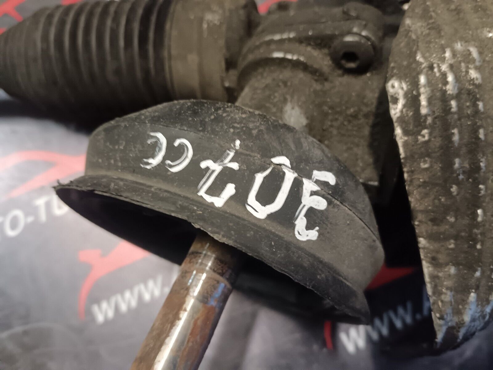 CREMAILLERE DE DIRECTION ASSISTE PEUGEOT 307cc ESSENCE REFERENCE: 1617933480