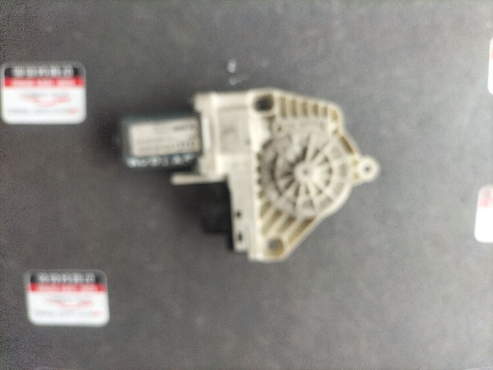 MOTEUR LEVE VITRE AVANT GAUCHE AUDI A 5 COUPE REFERENCE: 8T0959801A