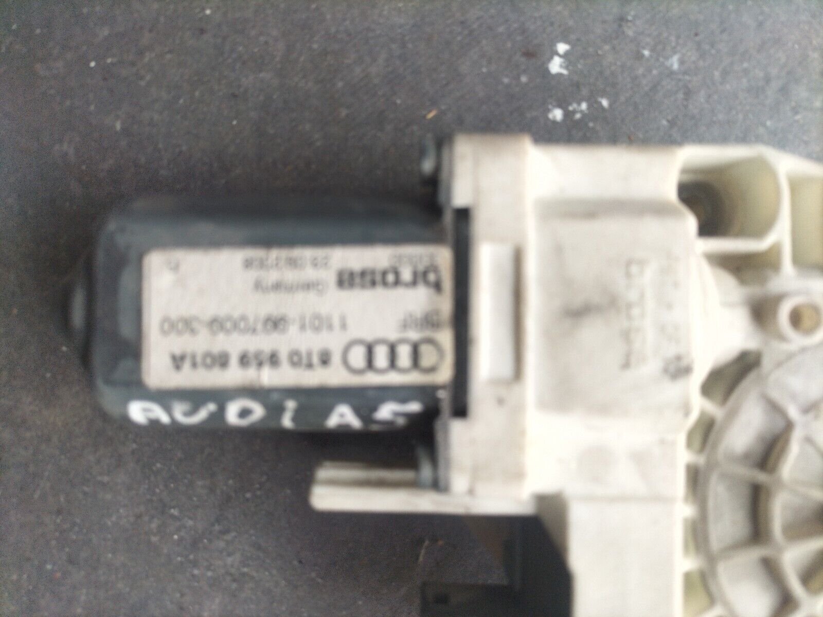 MOTEUR LEVE VITRE AVANT GAUCHE AUDI A 5 COUPE REFERENCE: 8T0959801A