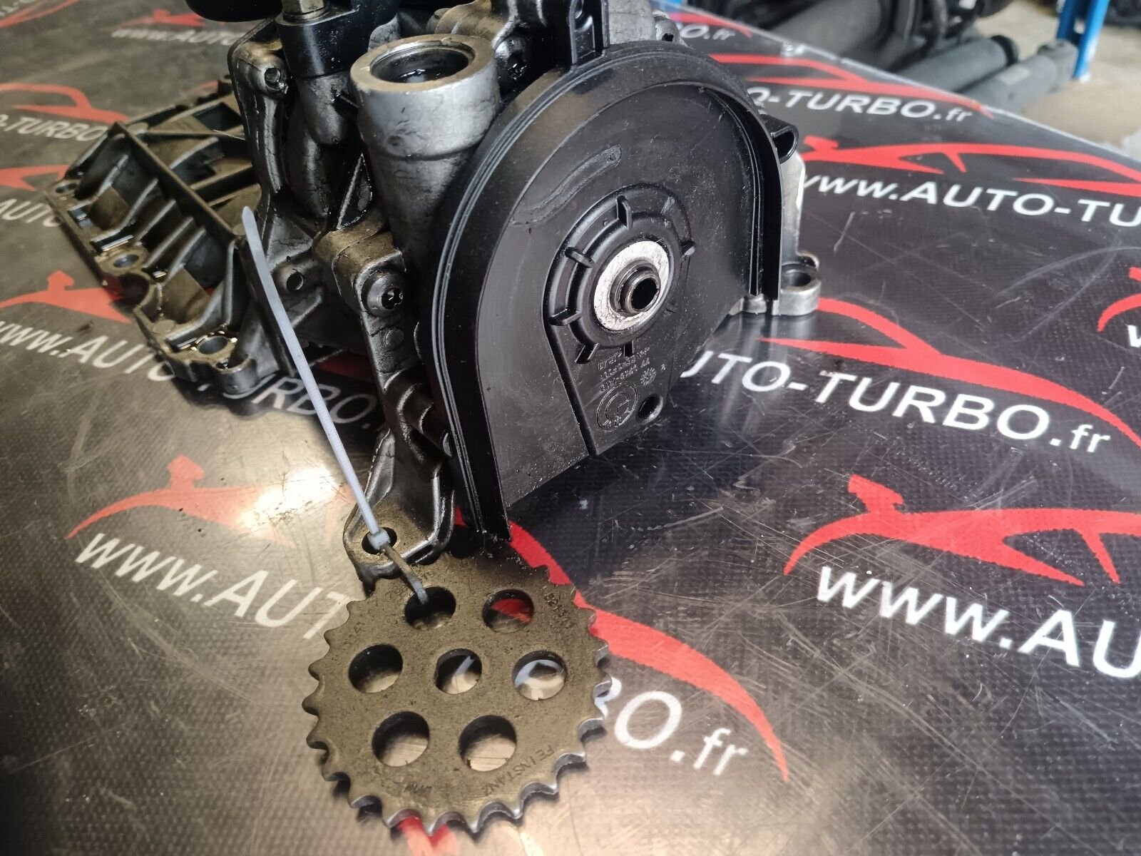 POMPE A HUILE BMW SERIE 5 2.0D REFERENCE: 781082303