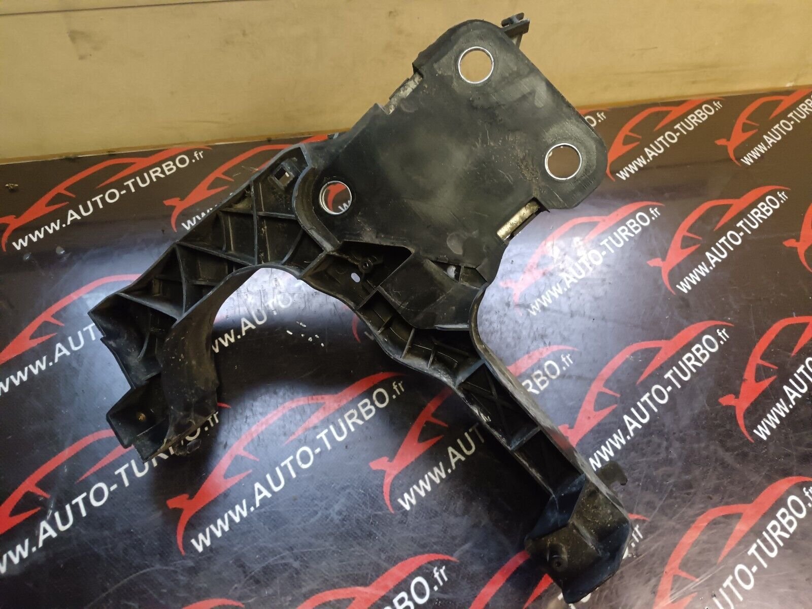 SUPPORT PHARE AVANT GAUCHE RENAULT SCENIC 2 REFERENCE: 8200137495