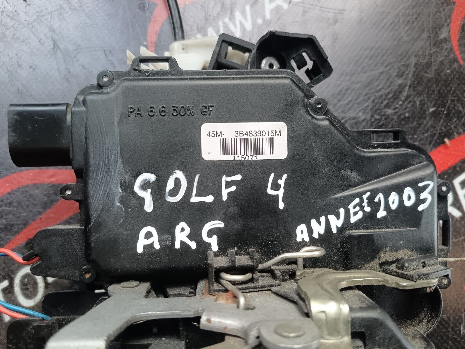 SERRURE DE HAYON VOLKSWAGEN IV REFERENCE: 3B4839015