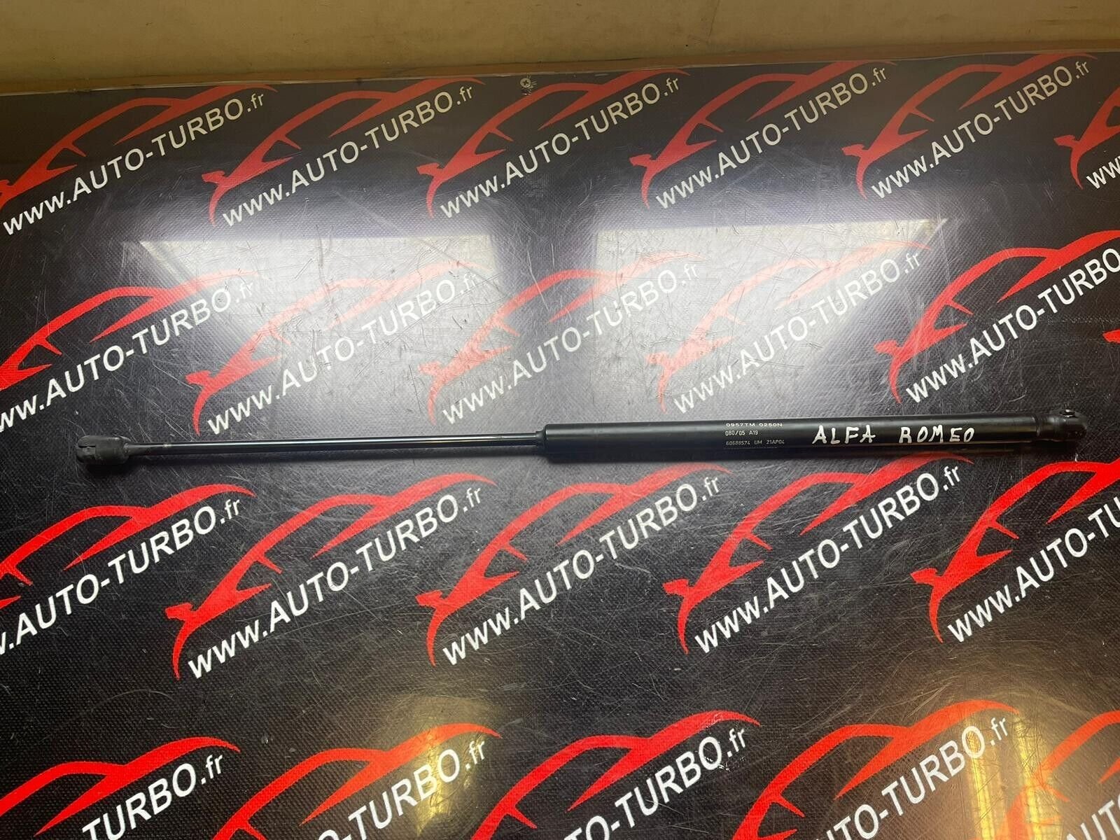 VERIN GAUCHE DE CAPOT ALFA ROMEO 159 REFERENCE: 60688574