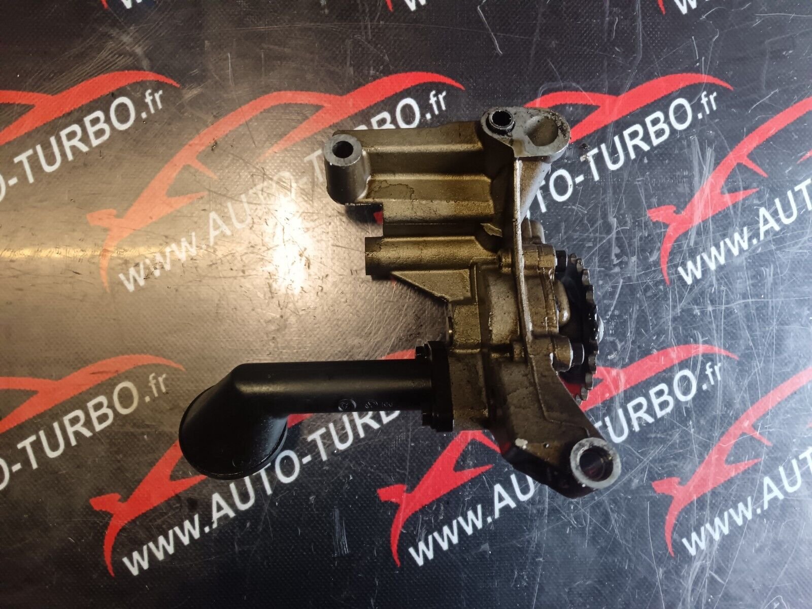 POMPE A HUILE VOLKSWAGEN GOLF 2.0TDI REFERENCE: 038115121A