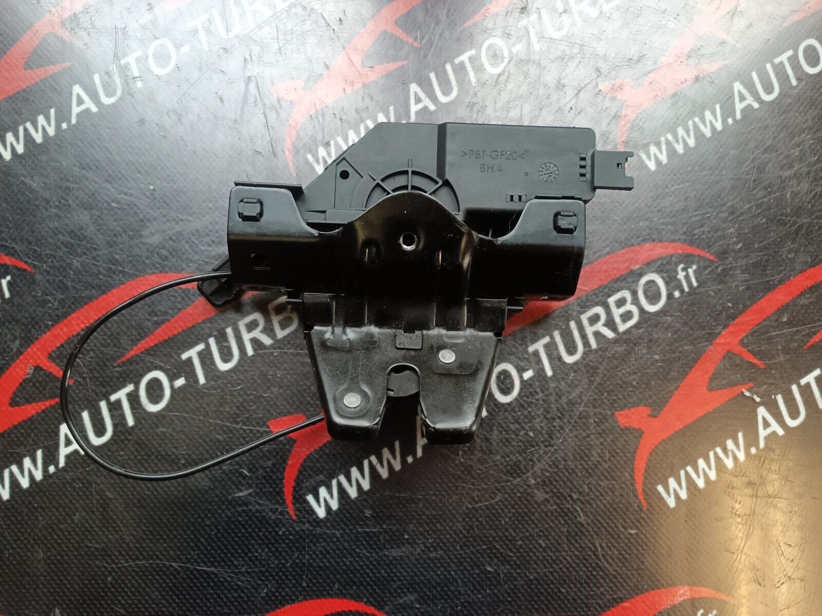 SERRURE DE COFFRE BMW SERIE 1 120i E87 REFERENCE: 8196401