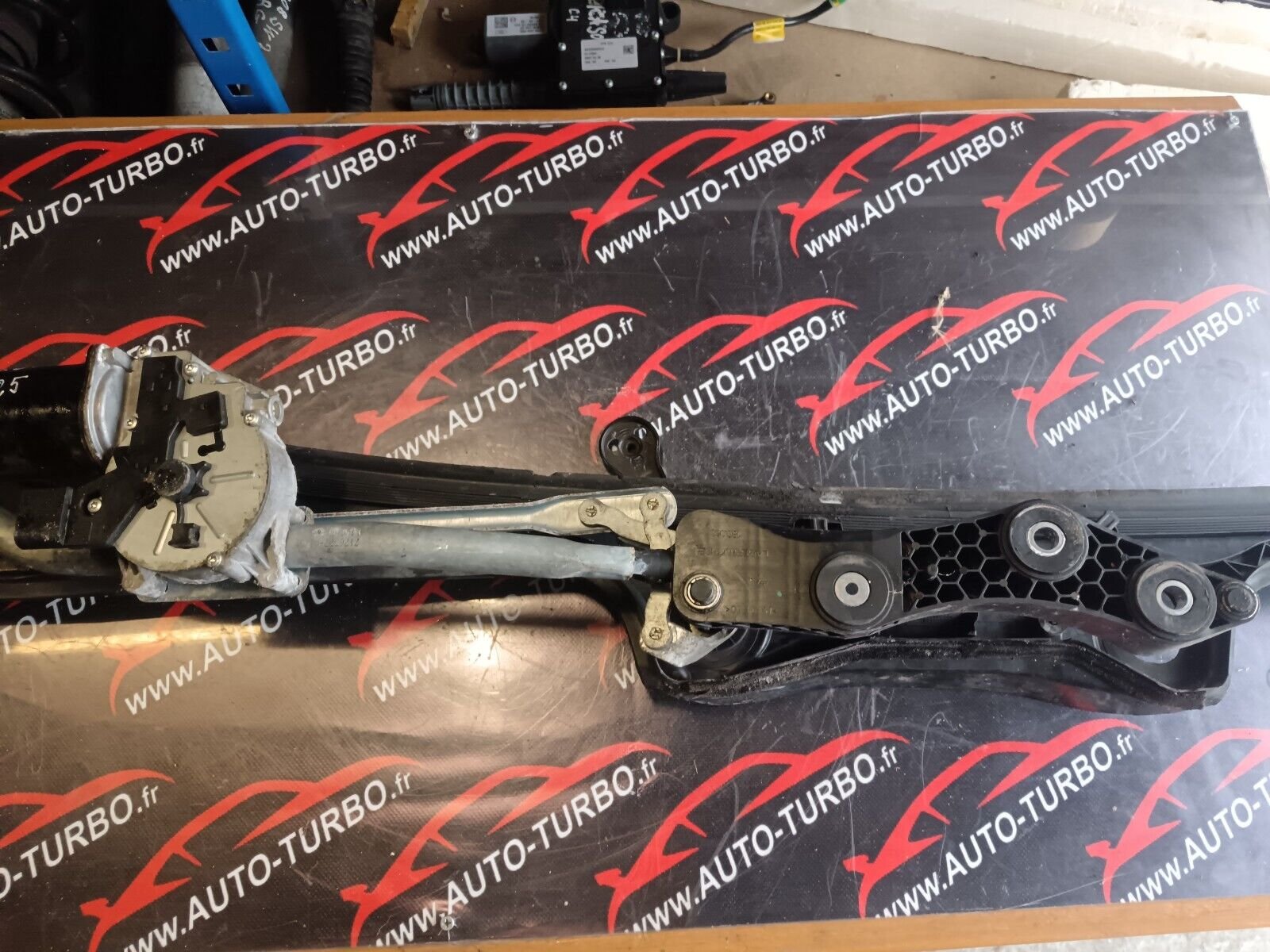 MOTEUR ESSUIE GLACE BMW 525 E60 REFERENCE: 6987477501