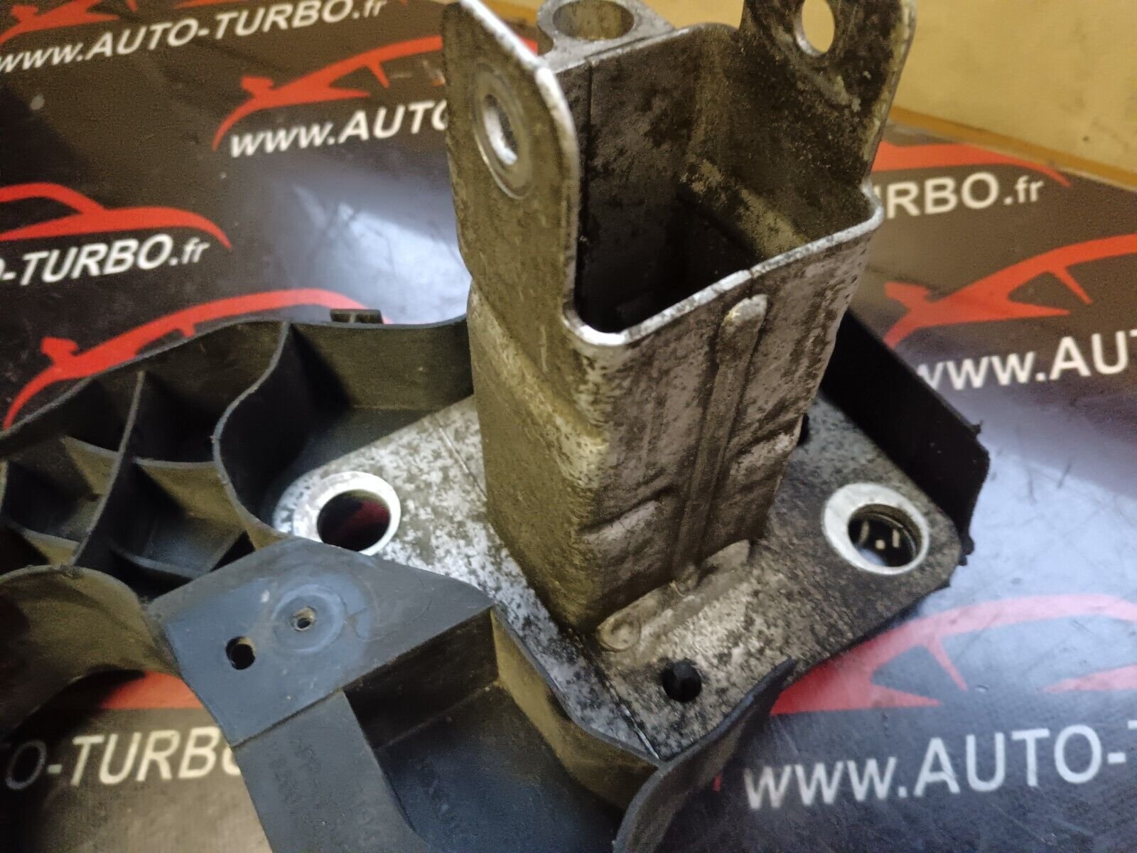 SUPPORT PHARE AVANT DROIT RENAULT SCENIC 2 REFERENCE: 8200137496